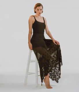 Emma Corrin feet photo thumbnail