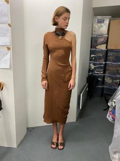 Emma Corrin feet photo thumbnail