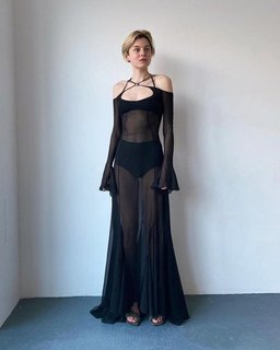 Emma Corrin feet photo thumbnail