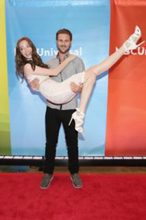 Emma Dumont feet photo thumbnail