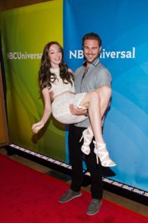 Emma Dumont feet photo thumbnail