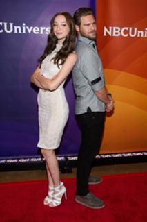 Emma Dumont feet photo thumbnail