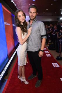 Emma Dumont feet photo thumbnail