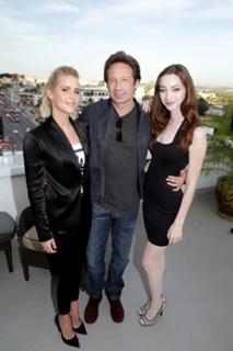 Emma Dumont feet photo thumbnail