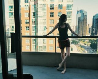 Emma Dumont feet photo thumbnail