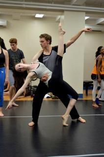 Emma Dumont feet photo thumbnail