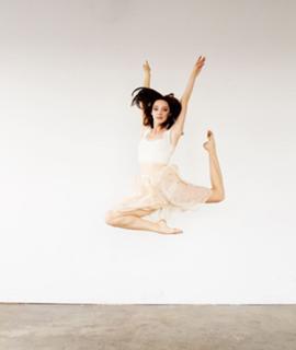 Emma Dumont feet photo thumbnail