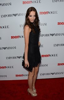 Emma Dumont feet photo thumbnail