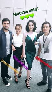 Emma Dumont feet photo thumbnail