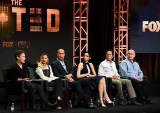 Emma Dumont feet photo thumbnail