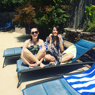 Emma Dumont feet photo thumbnail