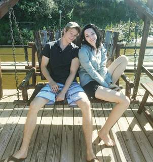 Emma Dumont feet photo thumbnail