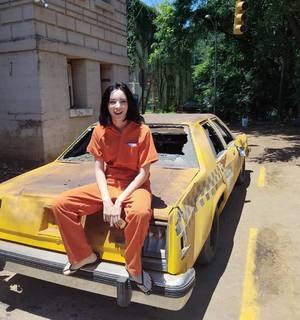 Emma Dumont feet photo thumbnail