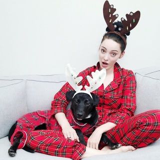 Emma Dumont feet photo thumbnail