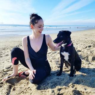 Emma Dumont feet photo thumbnail