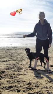 Emma Dumont feet photo thumbnail