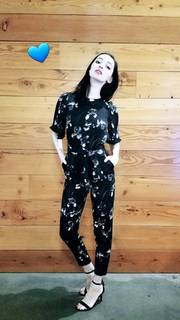 Emma Dumont feet photo thumbnail