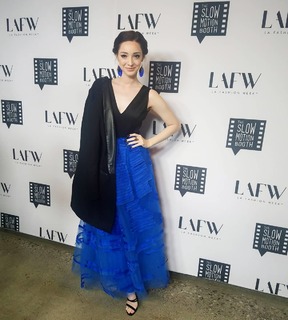 Emma Dumont feet photo thumbnail