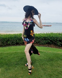 Emma Dumont feet photo thumbnail