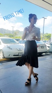 Emma Dumont feet photo thumbnail