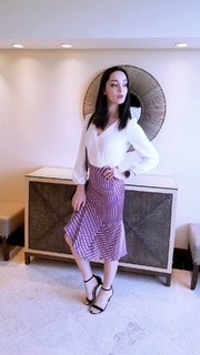 Emma Dumont feet photo thumbnail