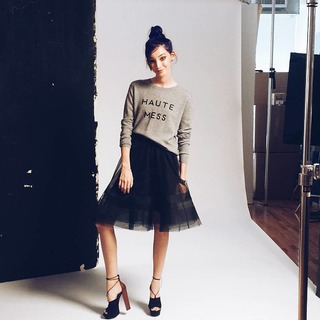 Emma Dumont feet photo thumbnail