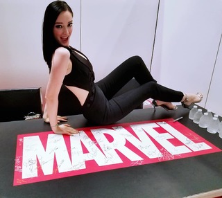 Emma Dumont feet photo thumbnail