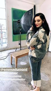 Emma Dumont feet photo thumbnail