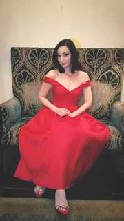 Emma Dumont feet photo thumbnail