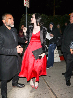 Emma Dumont feet photo thumbnail