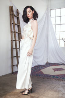 Emma Dumont feet photo thumbnail