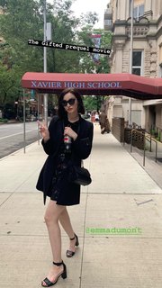 Emma Dumont feet photo thumbnail