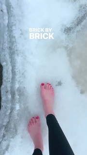 Emma Green feet photo 2