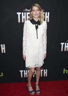 Emma Greenwell feet photo 5