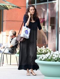 Emma Heming Willis feet photo thumbnail