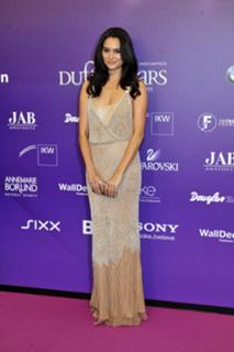 Emma Heming Willis feet photo thumbnail