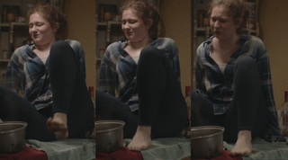 Emma Kenney feet photo thumbnail