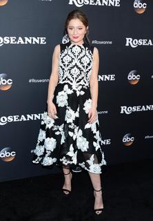 Emma Kenney feet photo thumbnail