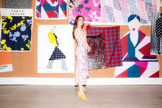 Emma Kenney feet photo thumbnail