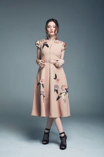 Emma Kenney feet photo thumbnail