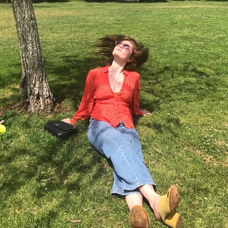 Emma Kenney feet photo thumbnail