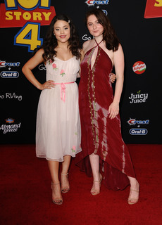 Emma Kenney feet photo thumbnail