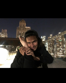 Emma Kenney feet photo thumbnail