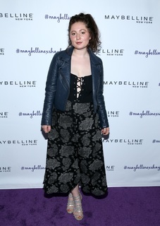 Emma Kenney feet photo thumbnail