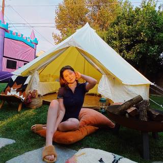 Emma Kenney feet photo thumbnail