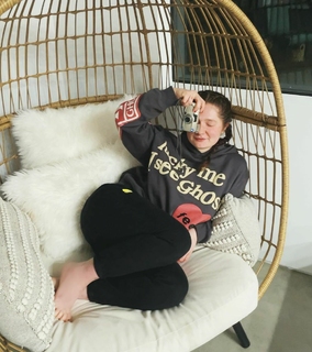 Emma Kenney feet photo thumbnail