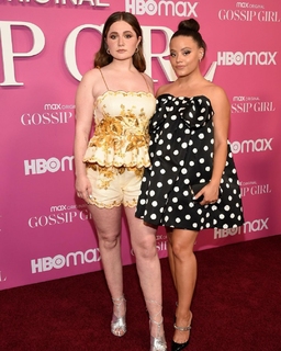 Emma Kenney feet photo thumbnail