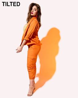 Emma Kenney feet photo thumbnail