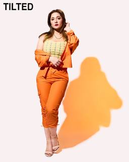 Emma Kenney feet photo thumbnail