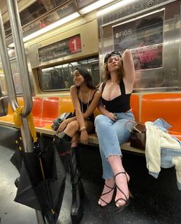 Emma Kenney feet photo thumbnail